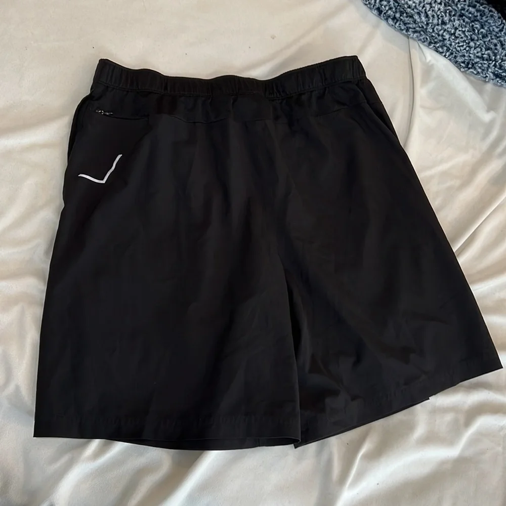 Caleo Mens lightweight black shorts w pockets